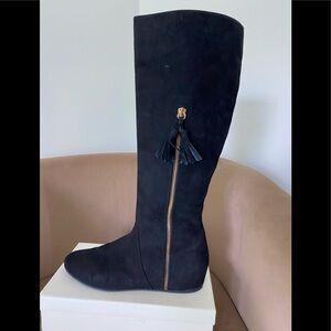 Stuart Weitzman suede knee boots.Size 9,  in black, perfect condition